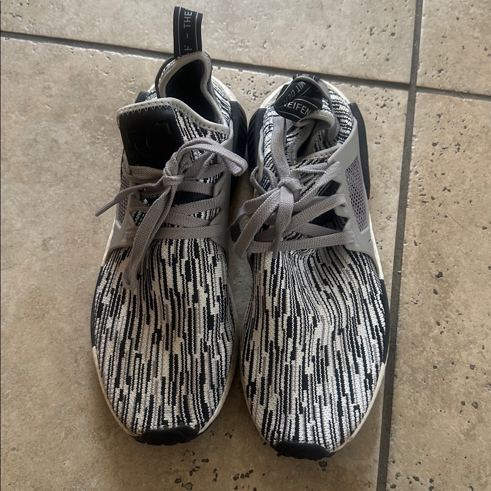 Men’s Adidas Boost Black and Gray Sneakers M 12